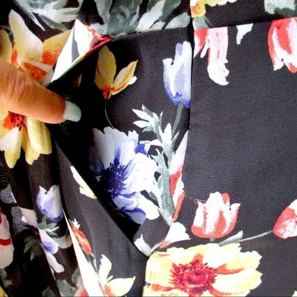 🍍3/$15🍍 Forever 21 Floral Long Sleeve Romper - Picture 5 of 8